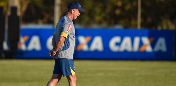 Cruzeiro procura por Lateral direita e meio-campo para 2017