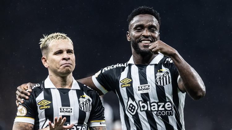 Ketlen (#17 Santos) and Katiuscia (#2 Corinthians) during the Campeonato  Paulista Feminino football match between Corinthians x Santos at Parque Sao  Jorge in Sao Paulo, Brazil. Richard Callis/SPP Credit: SPP Sport Press