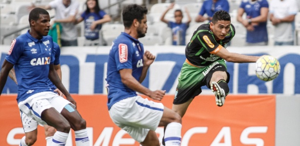 É lanterna, mas incomoda. Cruzeiro está engasgado com o América-MG em 2016