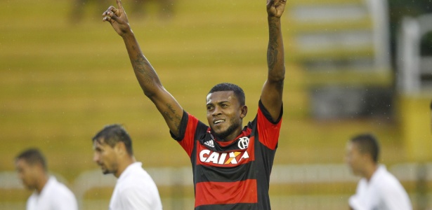 Inter faz consulta ao Flamengo e estuda oferta por Marcelo Cirino