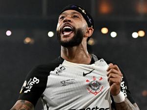 Corinthians encaminha renovação com Memphis Depay por mais dois anos