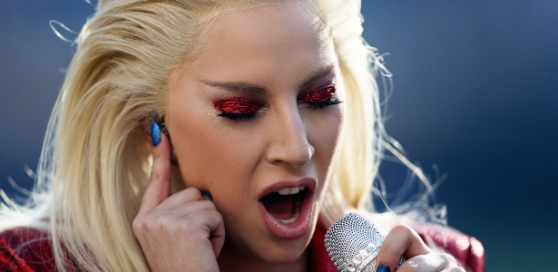 Lady Gaga cantou o hino nacional dos Estados Unidos na cerimônia de abertura do jogo