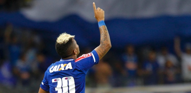 Dono de quase 30% dos gols do Cruzeiro troca artilharia por titularidade