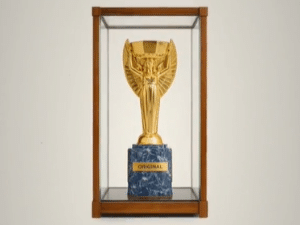  HISTÓRIAS POR TRÁS 