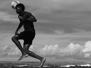 Hick Duarte fotografa a paixão pelo futebol jogado longe dos grandes estádios