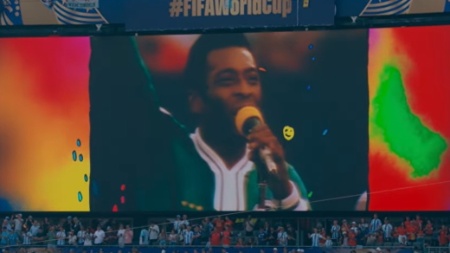 Fifa homenageia Pelé em show do intervalo na final da Copa: "Love, love!"