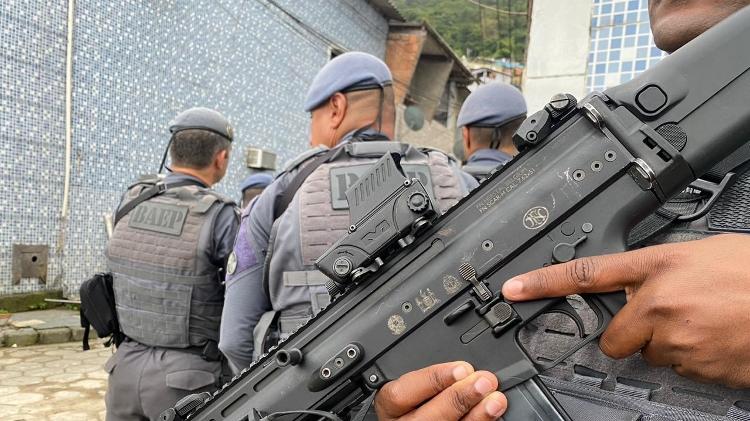 Sangue e balas na parede: moradores dão relatos do medo de morrer no Guarujá; O assassinato de um policial militar