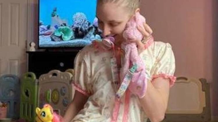 Paigey Miller é incentivada pelo dinheiro e pela família a continuar vivendo como bebê