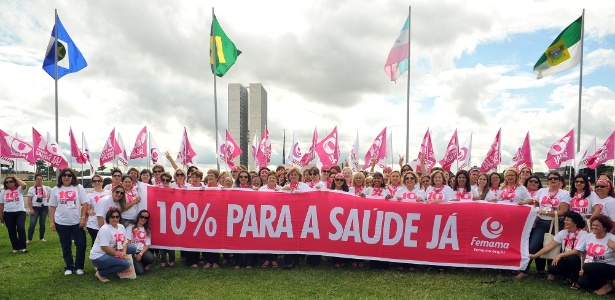 Membros do Fenama fazem  ato simbólico em Brasília no Dia Nacional de Combate ao Câncer