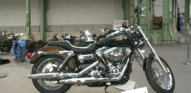 Motocicleta da marca Harley-Davidson que, até pouco tempo, pertencia ao papa Francisco, é leiloada