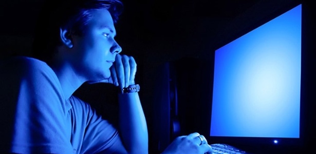 Estudos recentes comprovam que a manipulação de luz azul pode interferir na sensação de fome e no sono