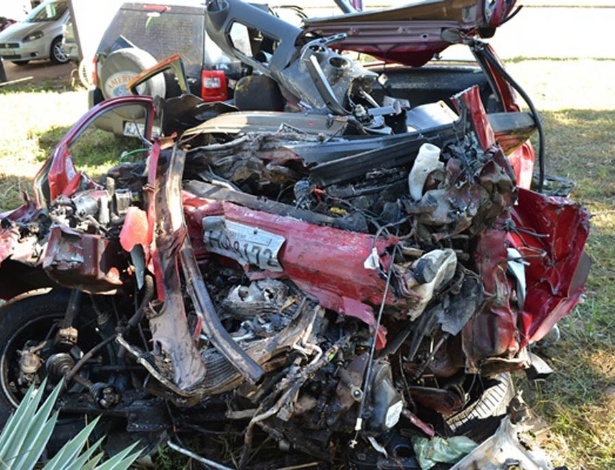 Colisão de um Ford Fiesta com caminhão matou cinco pessoas da mesma família na BR-343, entre Teresina e Altos