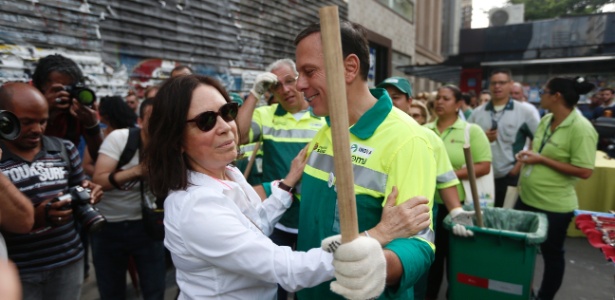 Doria encontrou a atriz global Regina Duarte durante varrição da avenida Paulista