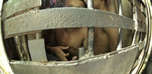 Fotos mostram que alguns presos vivem em condições duras em Pedrinhas