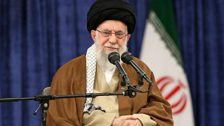 "Inimigos da nação iraniana voltaram a causar um desastre", disse o aiatolá Ali Khamenei