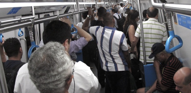 Passageiros na linha 4 do metrô do Rio, inaugurada em 2016