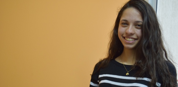 Janaina Garcia/UOL A estudante Ana Júlia, 16: "Somos doutrinados por quem, por quê? Não posso pensar diferente, simplesmente? Não acho que os que quem pensam o contrário sejam doutrinados"