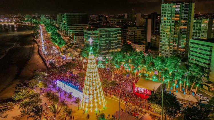 Inauguração das luzes de Natal: praia lotada no dia 22 de novembro