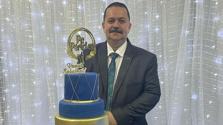 Pastor recebe bolo de aniversário em congregação da Assembleia de Deus de João Pessoa