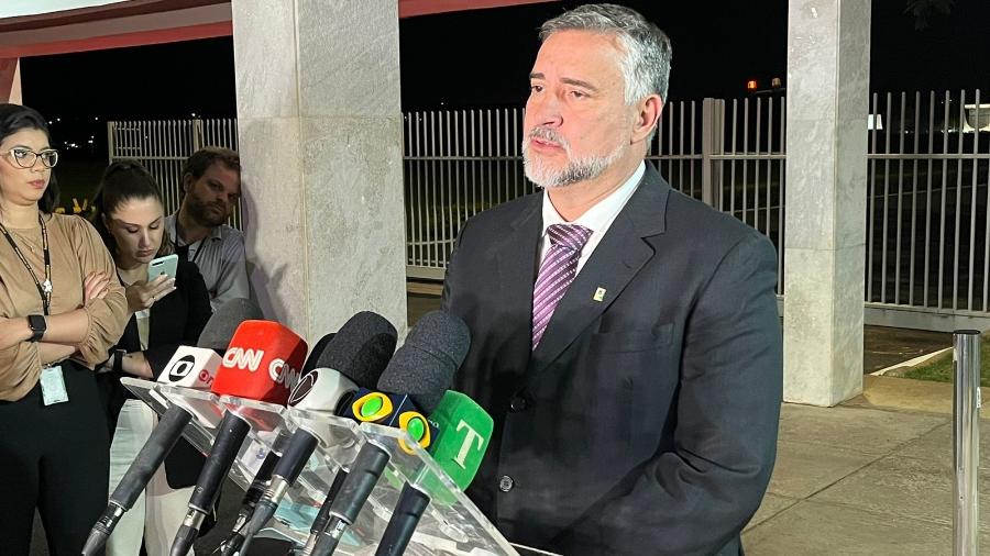 Ministro Paulo Pimenta (Secom) fala à imprensa no Palácio do Alvorada