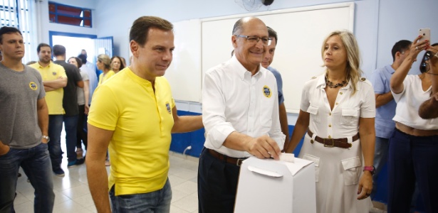 Geraldo Alckmin ao lado de João Dória durante votação de prévia do PSDB