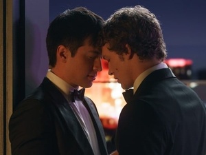 Zenilda pensativa em cena de Três Graças