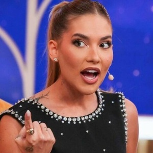 Arminda e Zenilda se encaram em cena de Três Graças