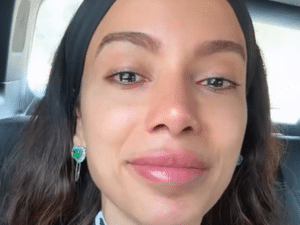 Anitta se emociona ao ouvir o próprio álbum: 'É o trabalho mais lindo que já vi'