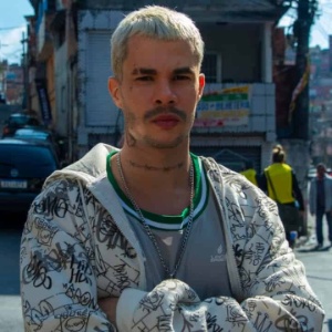 Vinícius Teixeira como Vandilson em Três Graças, novela que a Globo exibe às 21h